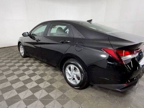 Certified 2023 Hyundai Elantra SE FWD image 7