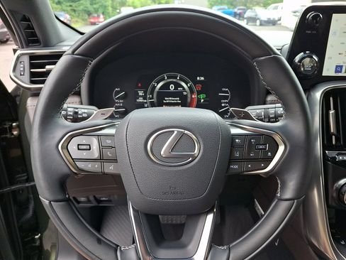 Used 2024 Lexus LX 600 4WD w/ Luxury Package image 17