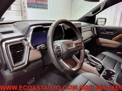 Used 2024 GMC Canyon Denali AWD/4WD image 11