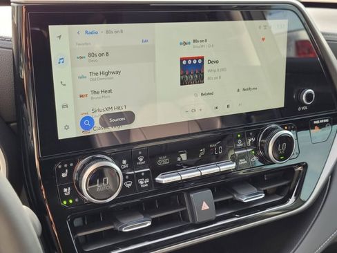 Certified 2026 Toyota Highlander XLE image 32