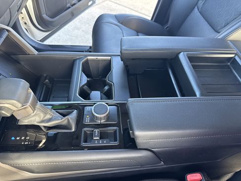 Used 2024 Toyota Tundra Limited image 34