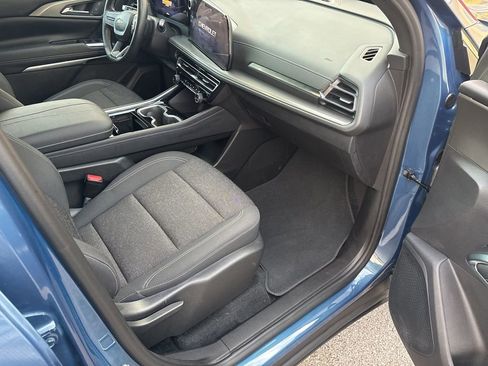 Used 2024 Chevrolet Traverse LS image 8