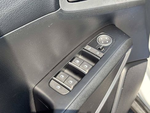 Used 2025 Kia Soul LX w/ LX Technology Package FWD image 24
