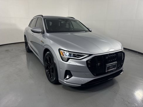 Used 2022 Audi e-tron Premium w/ Convenience Plus Package AWD/4WD image 28