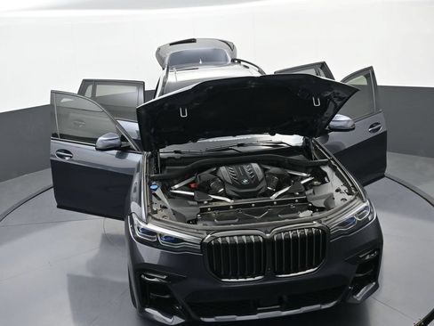 Used 2022 BMW X7 M50i AWD/4WD image 41