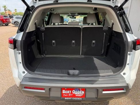 New 2026 Nissan Pathfinder SL FWD image 30