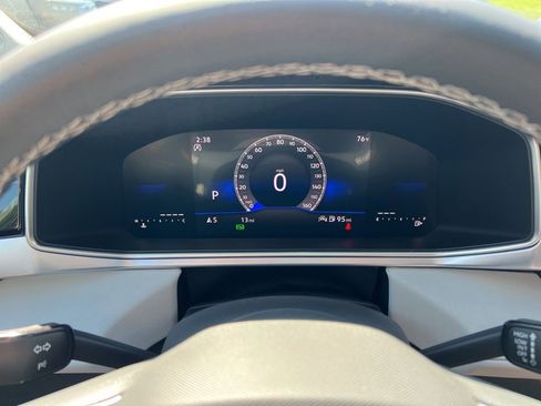 New 2026 Volkswagen Taos SE FWD image 6