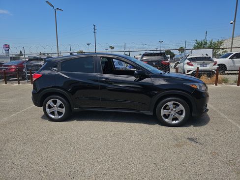 Used 2018 Honda HR-V LX image 3