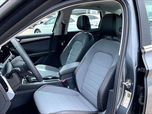 Used 2026 Volkswagen Jetta SE w/ Black Wheel Package FWD image 21