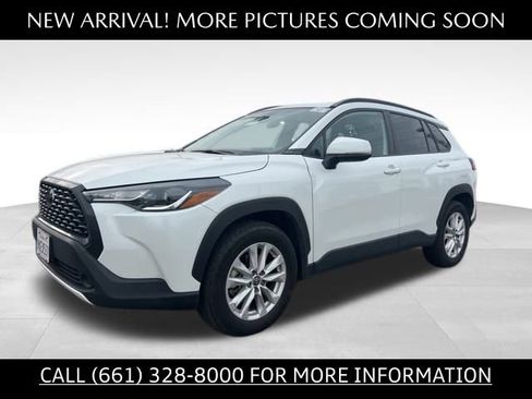 Used 2024 Toyota Corolla Cross LE image 1