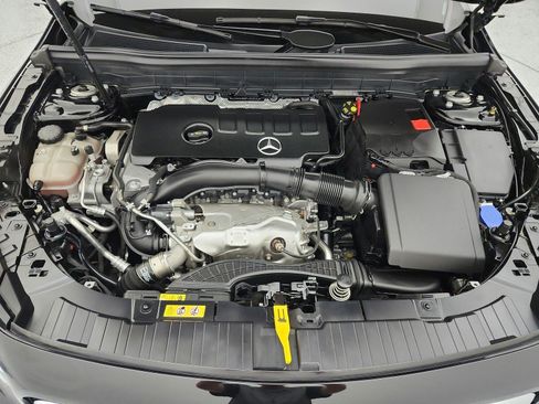 Used 2023 Mercedes-Benz GLB 250 image 17