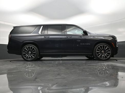 Used 2026 Chevrolet Suburban High Country AWD/4WD image 25
