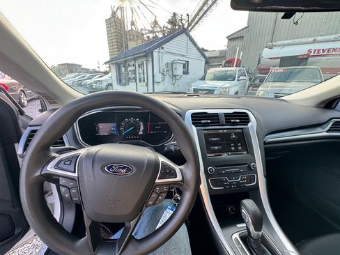 Used 2016 Ford Fusion SE FWD image 11