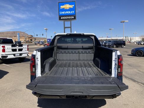 New 2025 Chevrolet Silverado EV RST image 44