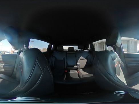 Used 2025 Jeep Compass Trailhawk image 41