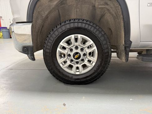 Used 2022 Chevrolet Silverado 2500 LT w/ Convenience Package AWD/4WD image 11