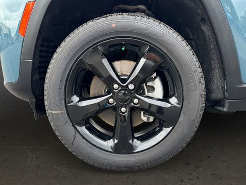 New 2026 Jeep Grand Cherokee L Limited w/ Limited Altitude Package AWD/4WD image 10