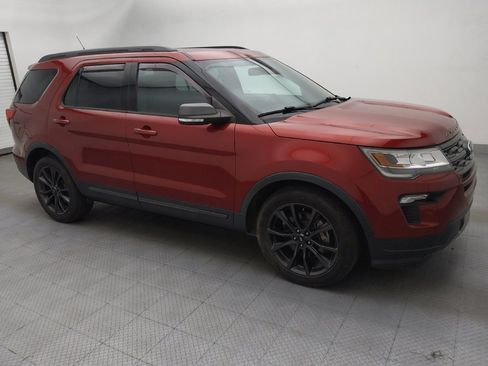 Used 2018 Ford Explorer XLT w/ Equipment Group 202A FWD image 11