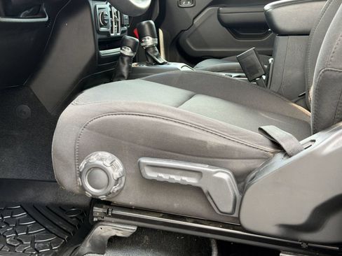 Used 2023 Jeep Gladiator Sport AWD/4WD image 15