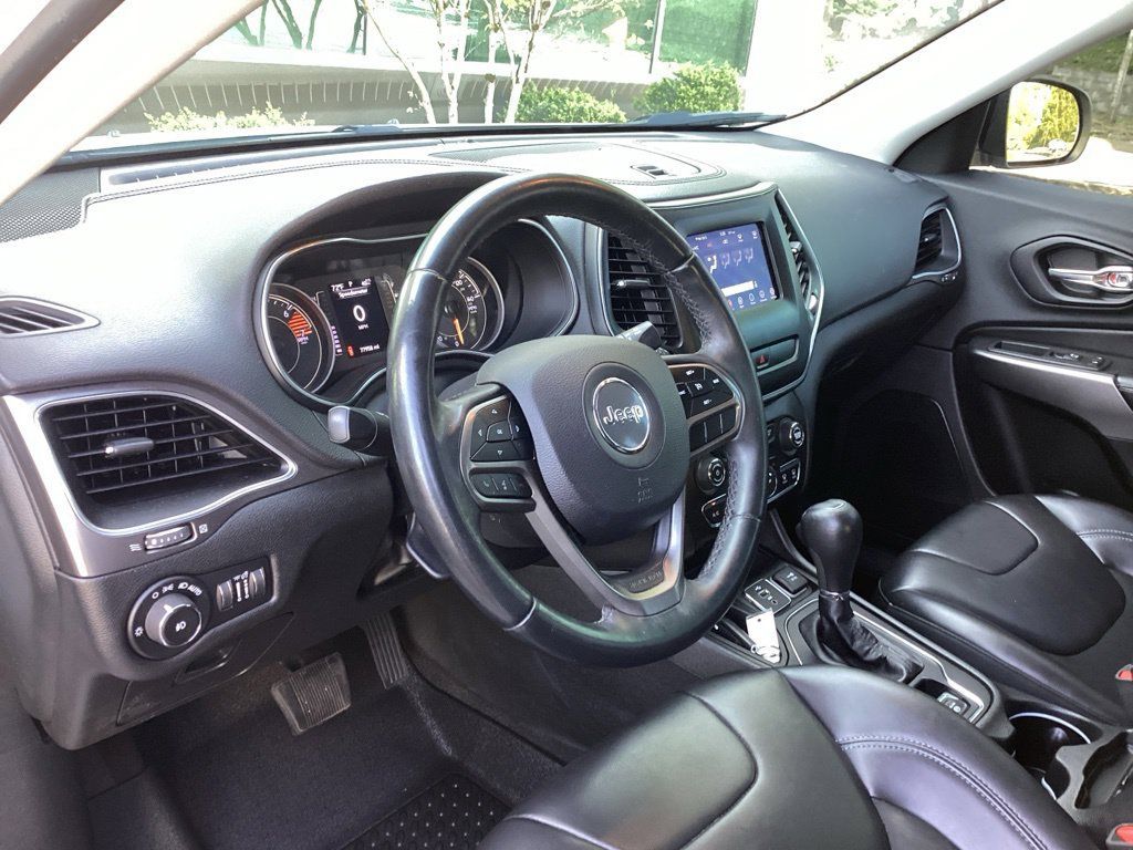 Used 2019 Jeep Cherokee Latitude Plus FWD image 12