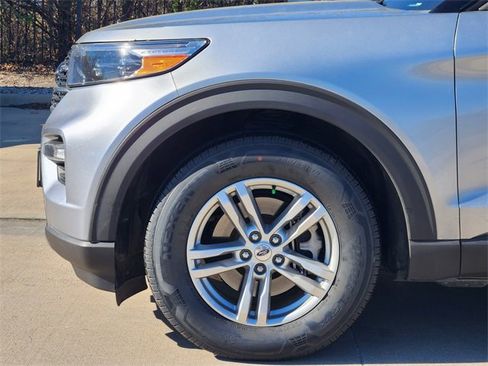 Used 2020 Ford Explorer XLT w/ Equipment Group 202A image 8