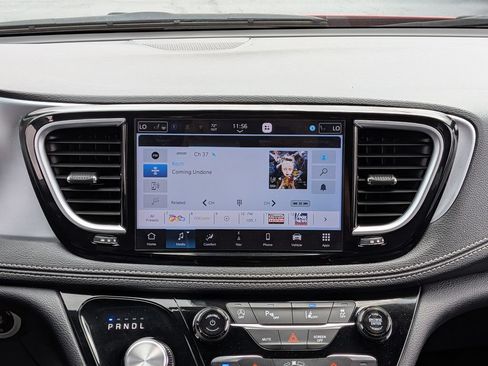 Used 2025 Chrysler Pacifica Limited FWD image 30
