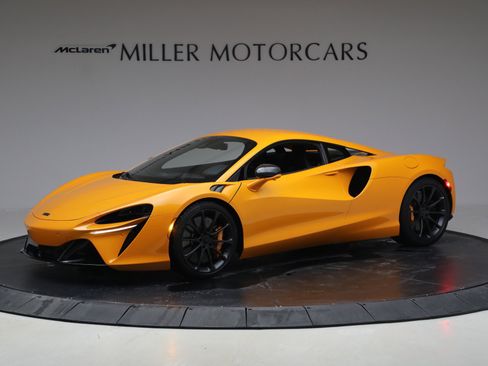 New 2026 McLaren Artura RWD image 1