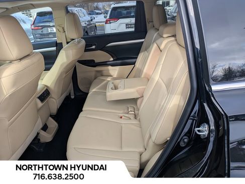 Used 2019 Toyota Highlander XLE image 35