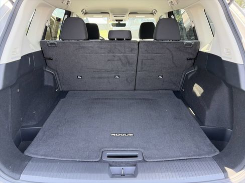 Certified 2023 Nissan Rogue SV FWD image 10