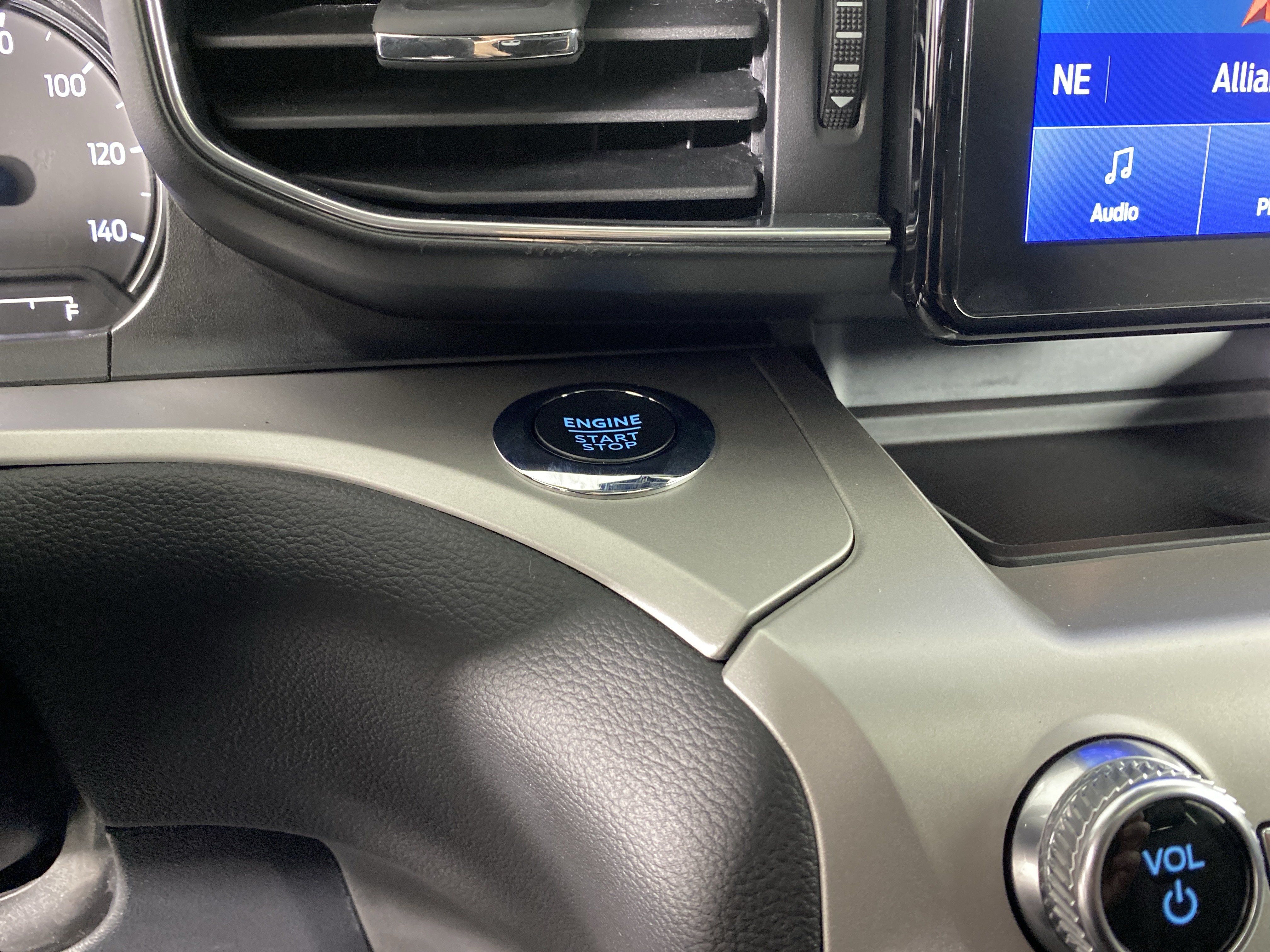 Used 2022 Ford Explorer XLT w/ Equipment Group 202A AWD/4WD image 27
