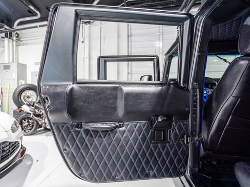 Used 1998 HUMMER H1 4-Door Wagon image 28