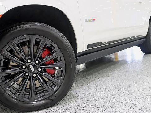 Used 2023 Cadillac Escalade ESV V w/ LPO, ONYX Package AWD/4WD image 4