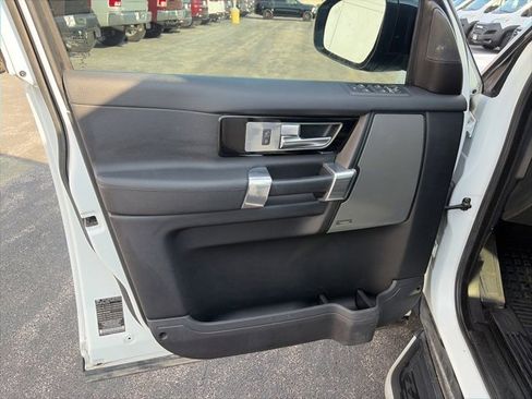 Used 2016 Land Rover LR4 HSE Silver Edition image 17