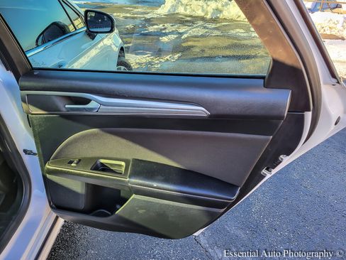 Used 2019 Ford Fusion SE image 33