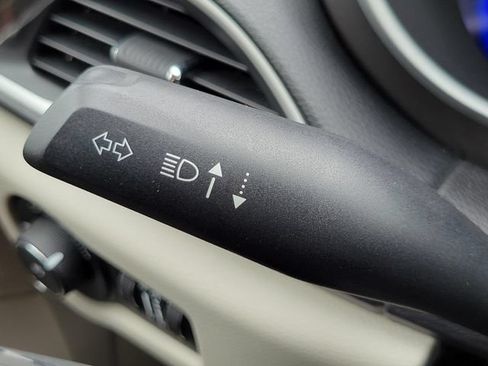 Used 2020 Chrysler Pacifica Touring-L FWD image 18