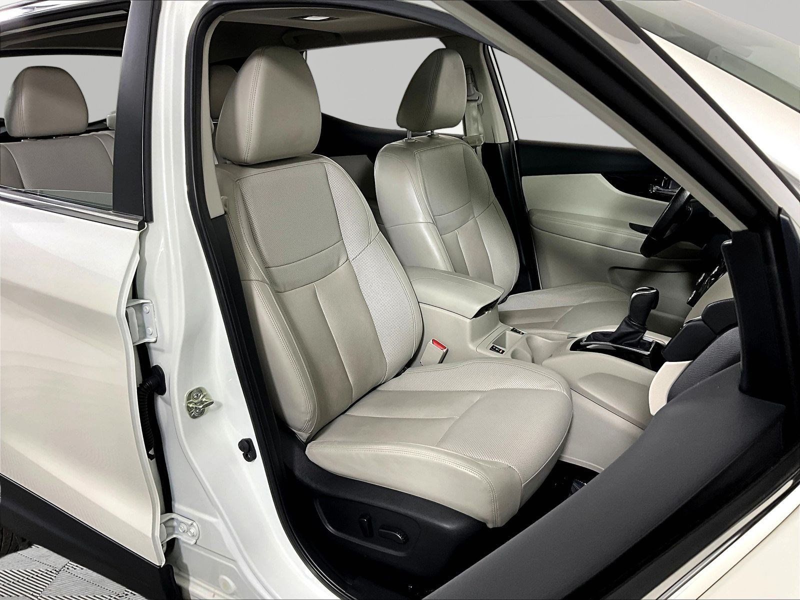 Certified 2022 Nissan Rogue Sport SL w/ Premium Package AWD/4WD image 29