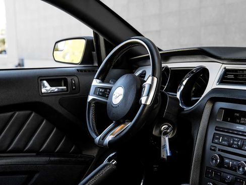 Used 2013 Ford Mustang GT Premium w/ Comfort Pkg image 14