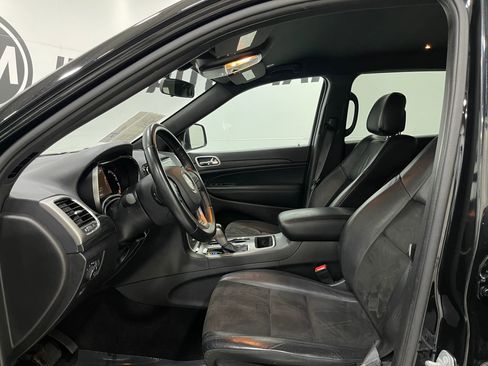 Used 2021 Jeep Grand Cherokee Laredo X image 12