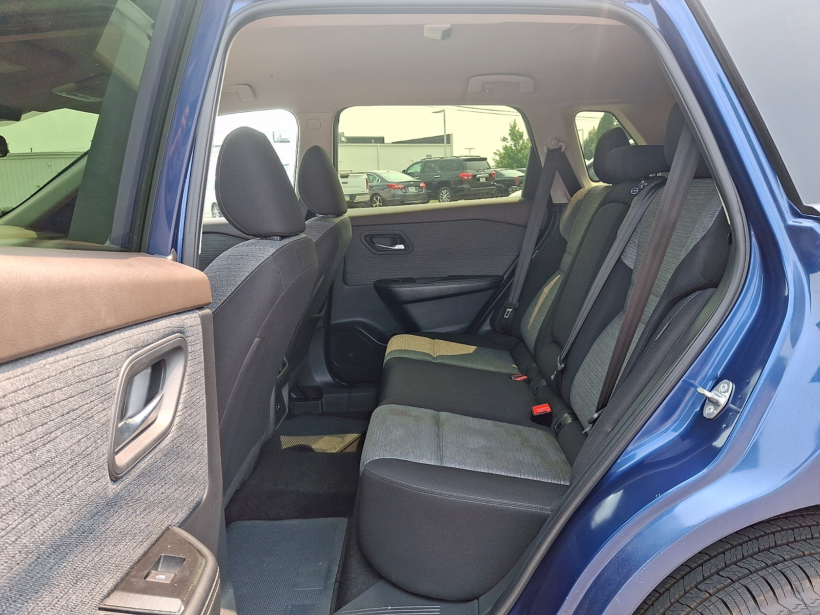 Used 2023 Nissan Rogue SV AWD/4WD image 12