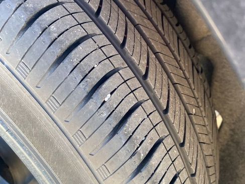 Used 2023 Chevrolet Equinox RS w/ LPO, Floor Liner Package image 11