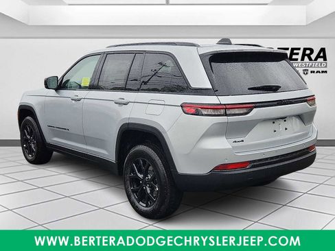New 2025 Jeep Grand Cherokee 4WD image 3