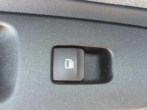 Used 2025 Hyundai Elantra Limited FWD image 28