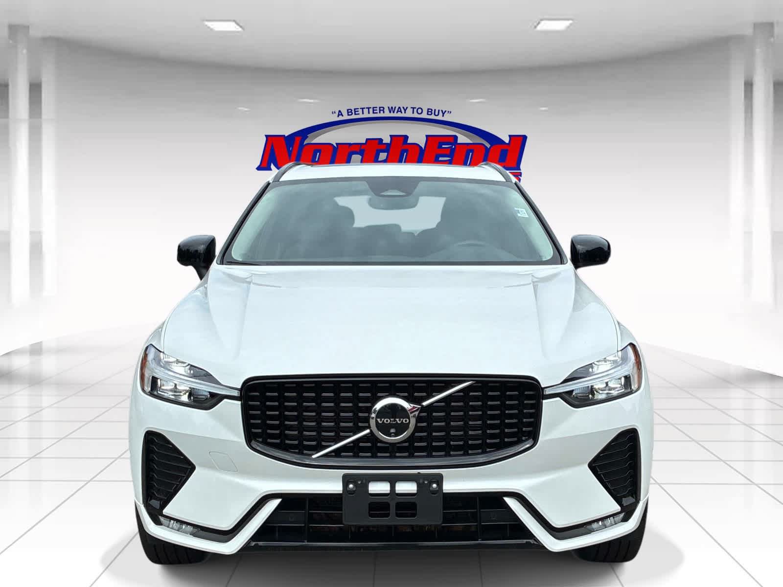 Used 2025 Volvo XC60 B5 Plus AWD/4WD image 2