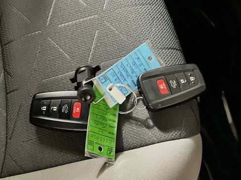 Used 2025 Toyota RAV4 XLE w/ Convenience Package FWD image 36