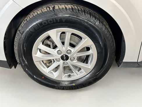 Used 2022 Kia Carnival LX FWD image 32