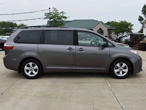 Used 2019 Toyota Sienna LE FWD image 3