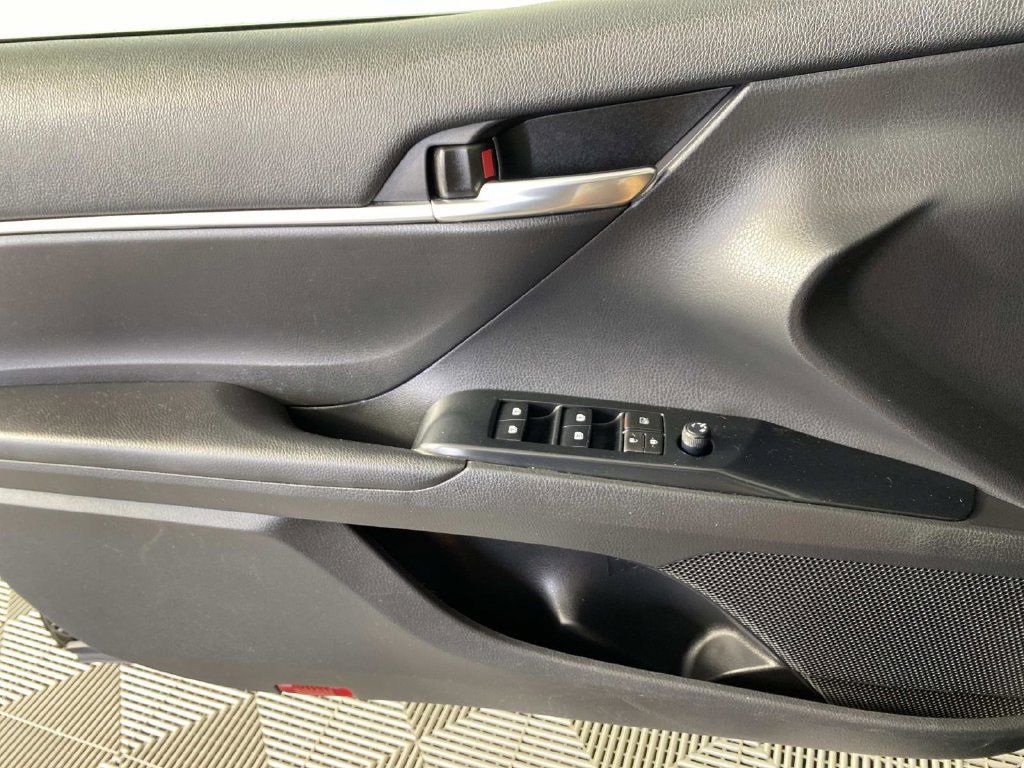 Used 2020 Toyota Camry LE w/ Convenience Package FWD image 22