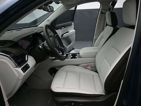 Used 2025 GMC Acadia Denali image 11