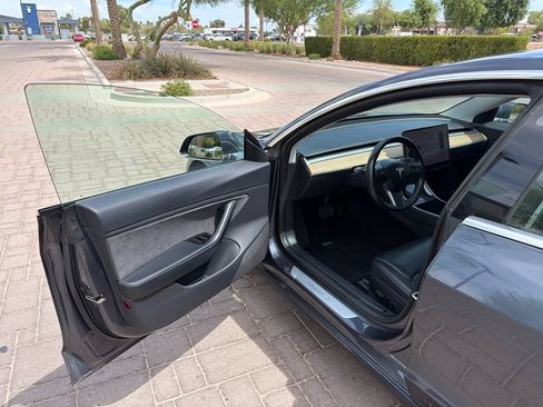 Used 2018 Tesla Model 3 Long Range RWD image 8