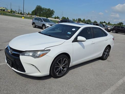 Used 2017 Toyota Camry XSE w/ Moonroof Package FWD image 5